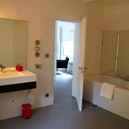 Hotel De L'artemise & Uzès