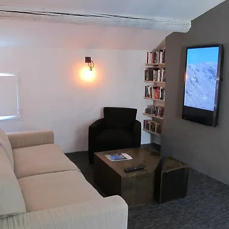 De L'artemise & 3* Uzès