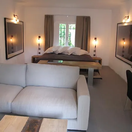 Hotel De L'artemise &